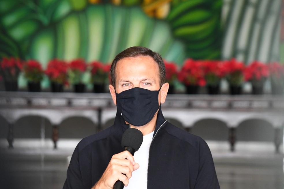 Após número de internados dobrar, governo de SP recomenda limitar a 70% o público em eventos e exigir comprovante de vacinação