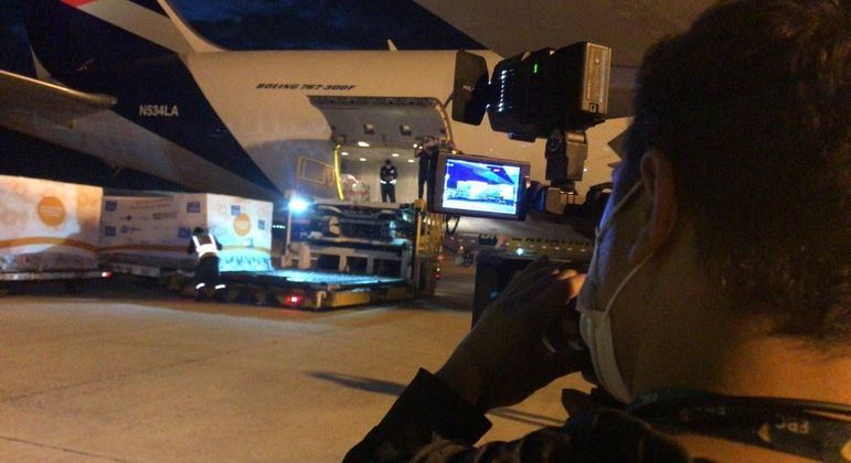 Primeiro lote de vacinas da Pfizer para crianças chega ao Brasil