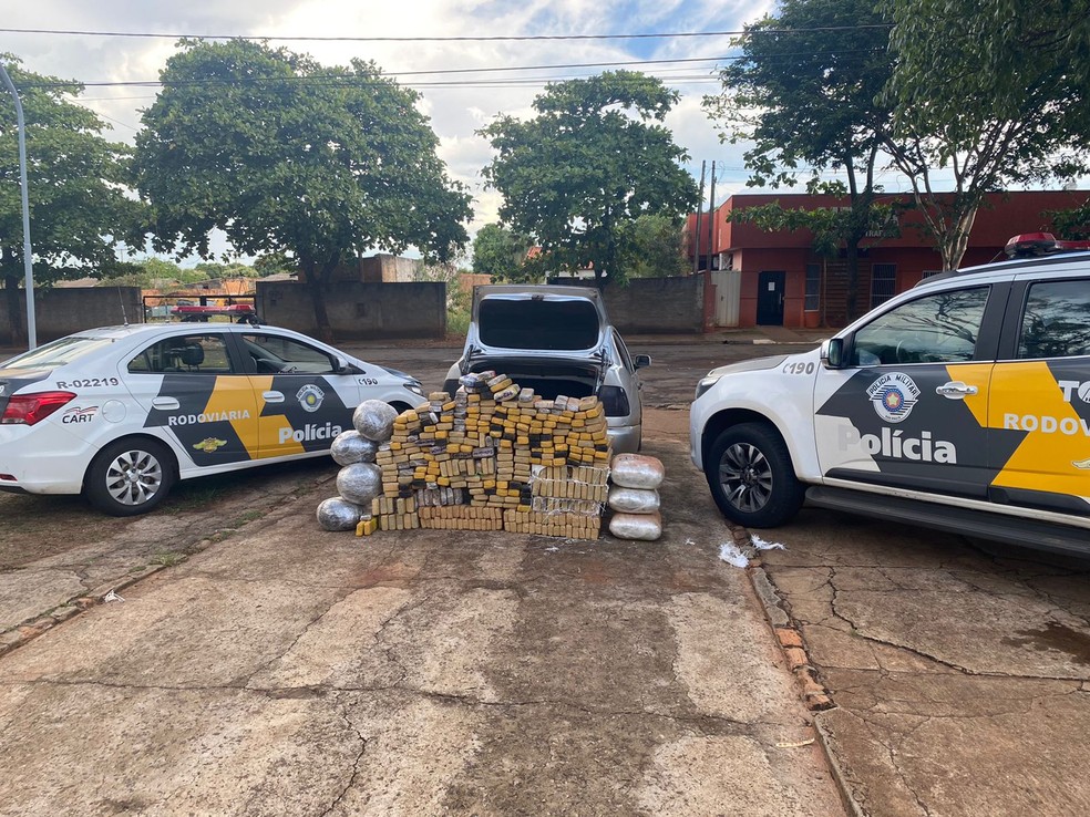 Carga de quase 330 quilos de drogas é apreendida dentro de veículo em Teodoro Sampaio