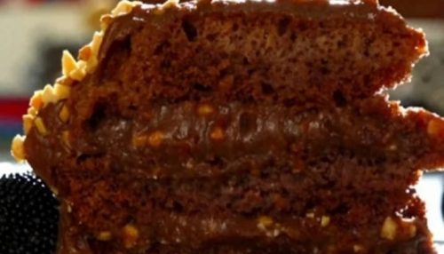 Marido fica revoltado por não receber o primeiro pedaço do bolo e ameaça aniversariante e convidados em MT