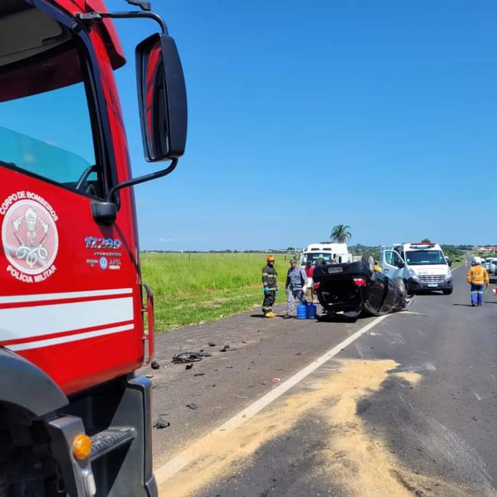 Idoso de 79 anos provoca acidente na SP-294