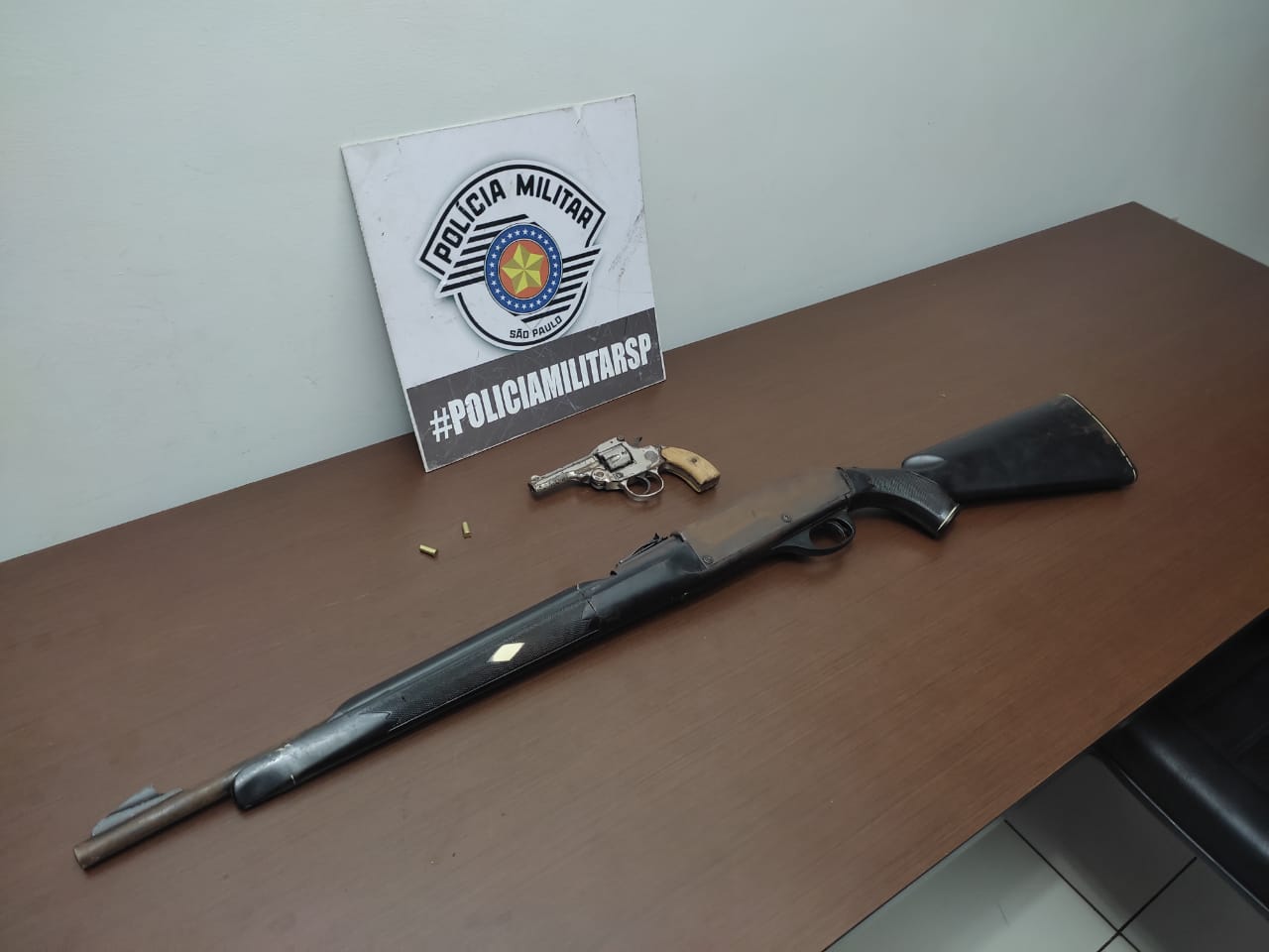 Polícia Militar de OC apreende armas de fogo em uma fazenda no Bairro Negrinha