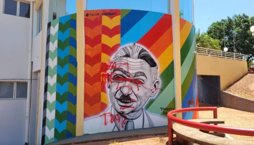 Nota: A Secretaria de Cultura e Turismo de Adamantina lamenta a pichação feita no prédio da Biblioteca Pública Municipal “Jurema Citeli”