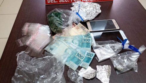 Policiais surpreendem casal de irmãos durante embalagem de drogas em Adamantina