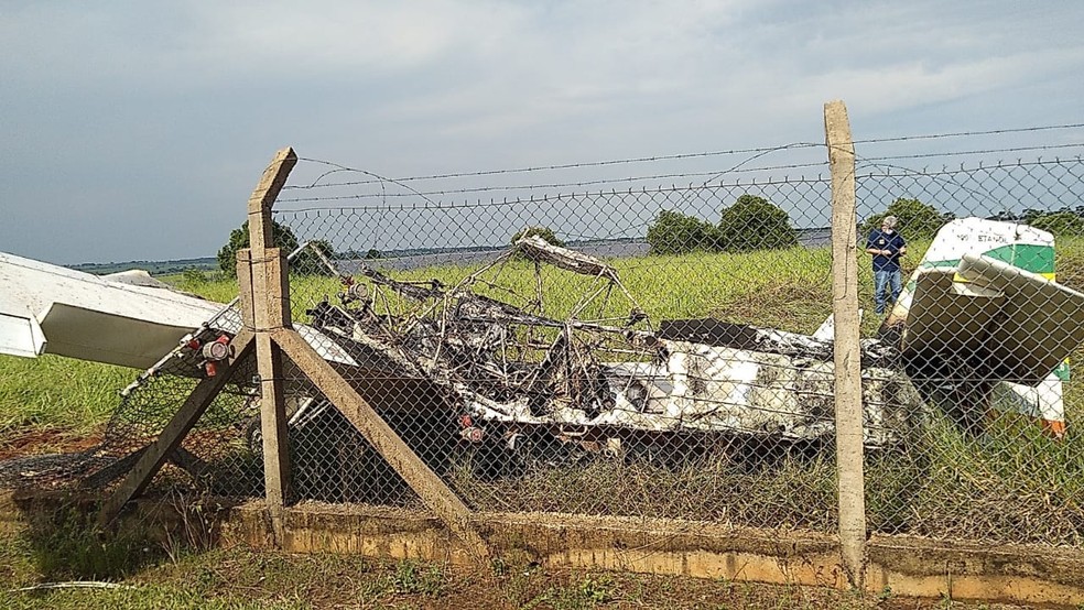 Avião agrícola cai e pega fogo no Aeroporto Estadual de Dracena