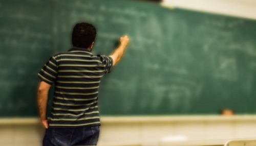 Frente Nacional de Prefeitos diz que portaria do reajuste do piso do magistério é inconstitucional