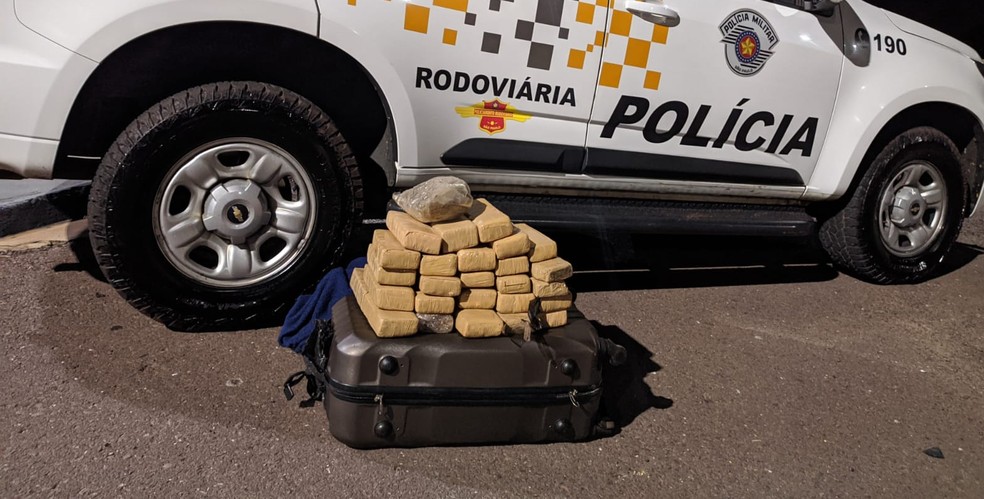 Passageiro de ônibus acaba preso após ser flagrado pela polícia com 17kg de maconha