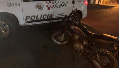 Em Adamantina, moto é furtada e pouco depois recuperada pela Polícia Militar e devolvida ao dono