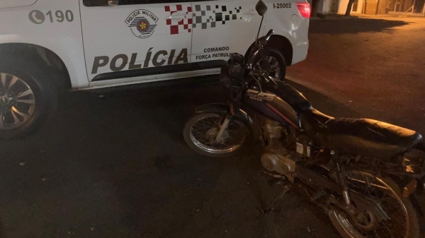 Em Adamantina, moto é furtada e pouco depois recuperada pela Polícia Militar e devolvida ao dono