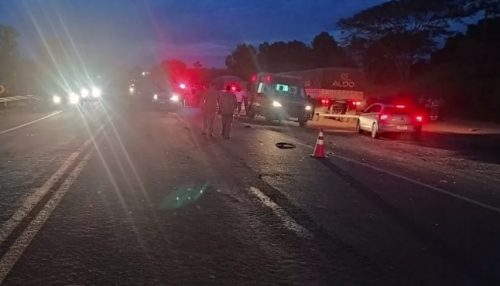 Batida frontal entre motocicleta e caminhonete mata rapaz em Taciba