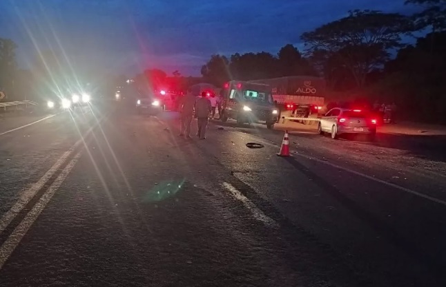 Batida frontal entre motocicleta e caminhonete mata rapaz em Taciba