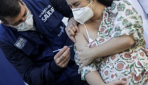 Presidente sanciona lei que prevê retorno de grávidas ao presencial