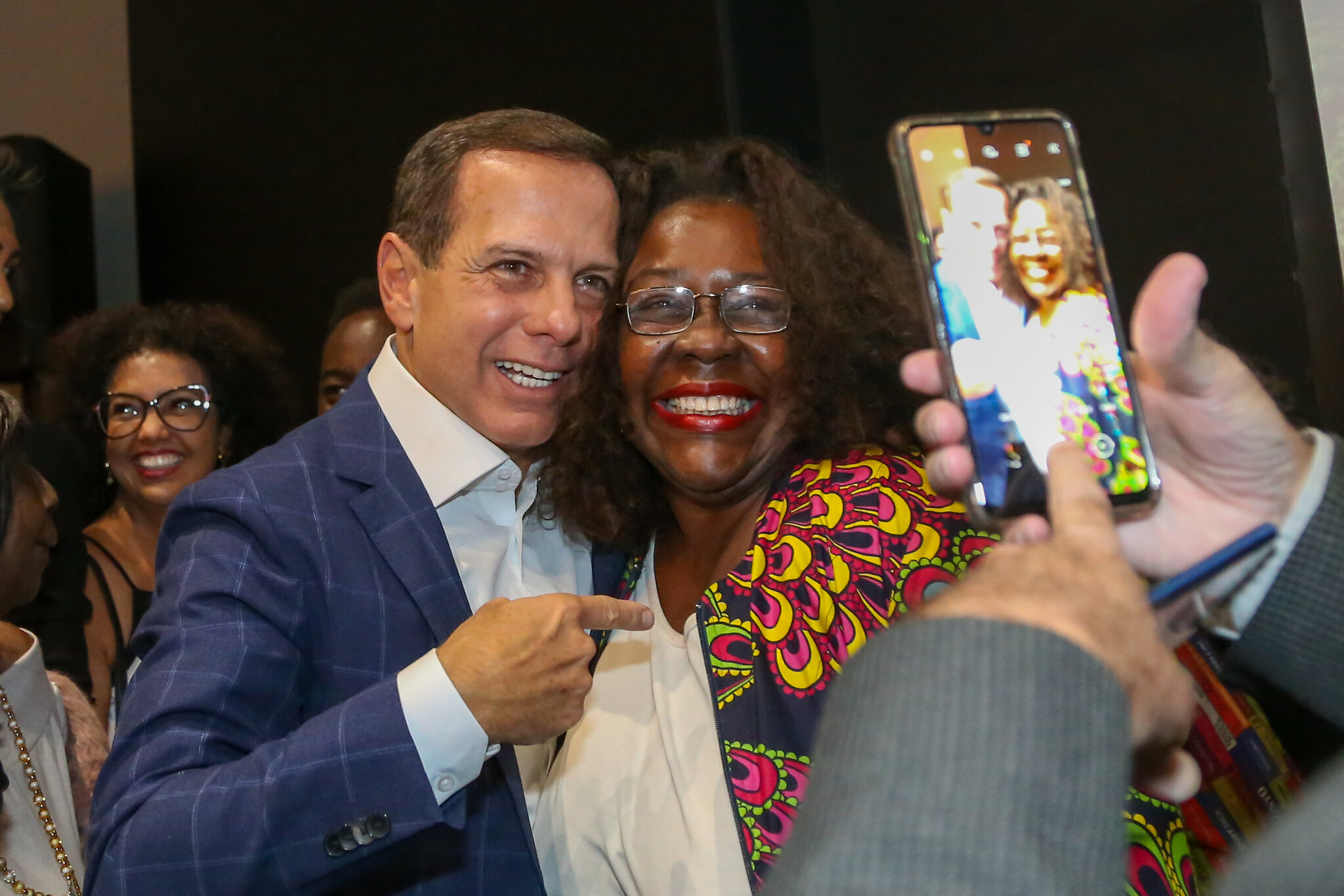 Governo de SP lança cartilha para enfrentamento ao racismo no comércio