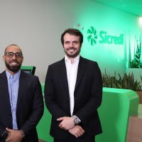DIRETOR DE OPERAÇOES ANTONIO ALBERTO SOARES E DIRETOR DE NEGÓCIOS MATHEUS BORTOLETTO VEDELAGO DA SICREDI CENTRO OESTE PAULISTA