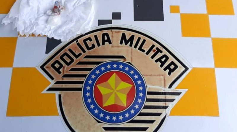 Moradora de Adamantina, de 22 anos, é surpreendida com drogas na SP-294