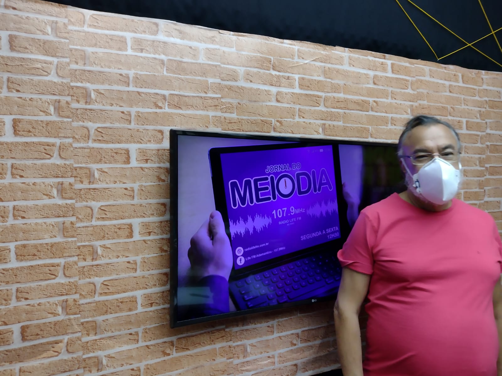 O conhecimento e  informação evidenciados através da Rádio Cultura e Life FM