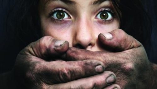 Jovem de 23 anos é agredida pela ex-mulher e pelos dois filhos de seu esposo em Salmourão