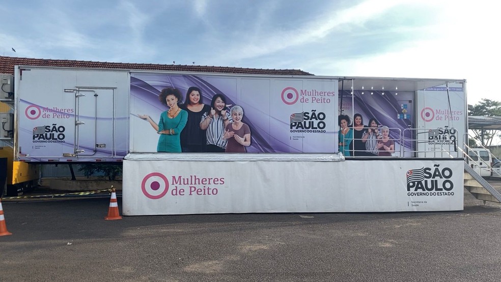 Carreta do Programa Mulheres de Peito disponibiliza exames gratuitos de mamografia em Osvaldo Cruz