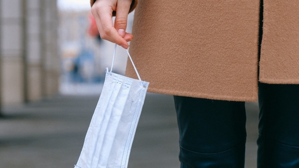 Governo do Estado de SP anuncia liberação de uso máscaras em locais abertos