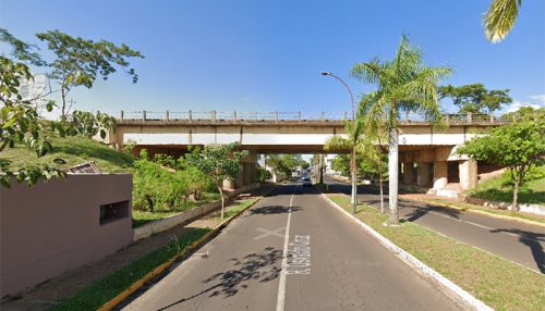 Mulher ameaça se jogar de pontilhão e é salva pela Polícia Militar e Corpo de Bombeiros em Adamantina