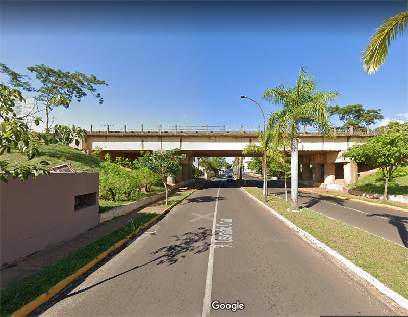 Mulher ameaça se jogar de pontilhão e é salva pela Polícia Militar e Corpo de Bombeiros em Adamantina