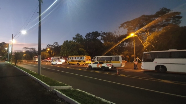 Operação de combate a transporte clandestino fiscaliza 41 ônibus em Adamantina e região