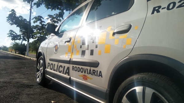 Idoso de 65 anos é flagrado dirigindo alcoolizado, na contramão, na SP-294