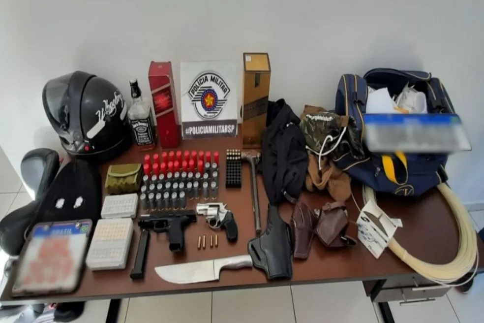 Jovens são presos com armas, bebidas e caminhonete furtada em Tupã