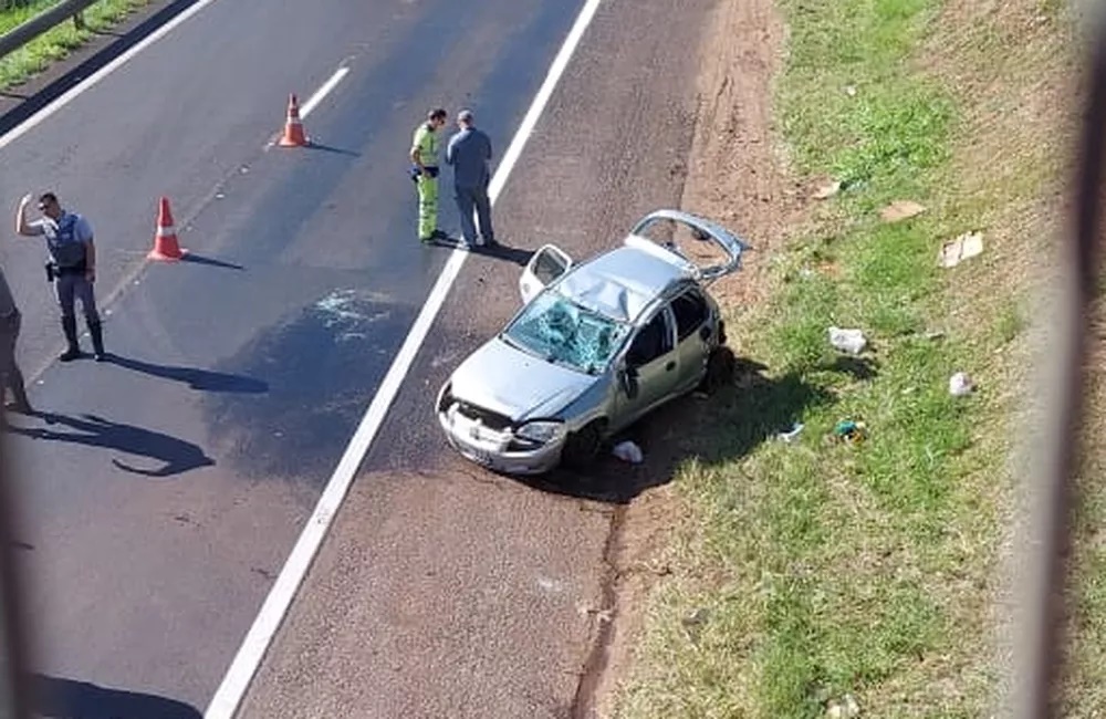 Motorista embriagado suspeito de provocar capotamento na SP-270 é preso em flagrante; ele alega não ter percebido colisão