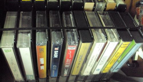 E POR FALAR EM MÚSICA, VAMOS OUVIR AQUELA...