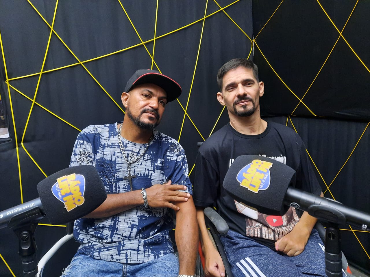Estúdio Arena Mc, com os produtores e compositores Fabrício FB e Cigano