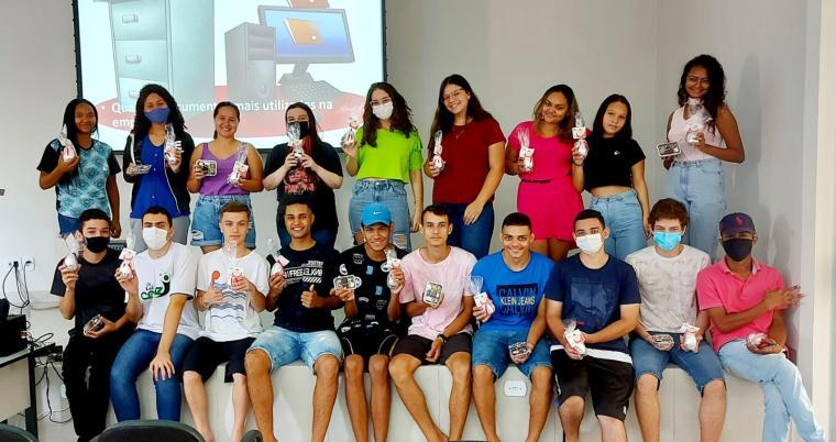 Páscoa na Capaz: Aprendizes e alunos dos projetos esportivos sociais são presenteados com chocolate