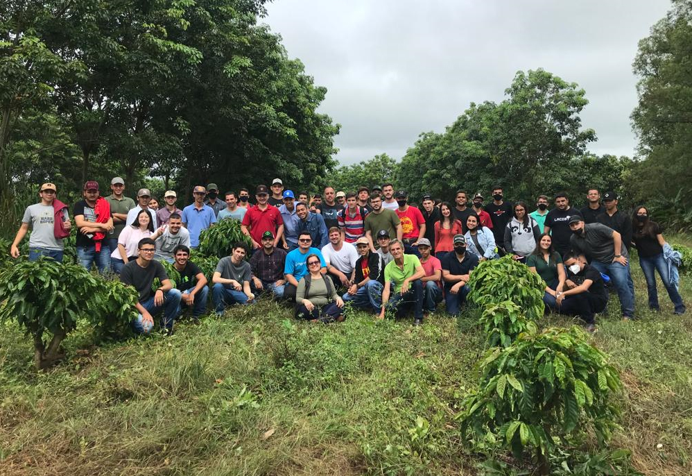 Cafeicultura Eldorado e Treviolo Café recebem  alunos de Agronomia em visita técnica