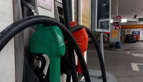 Preço da gasolina chega a R$ 7,27 e é o mais alto registrado