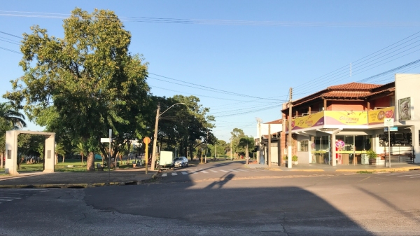 Rua Prefeito Antonio Cescon terá mão única neste domingo para avaliar mudança permanente no trecho