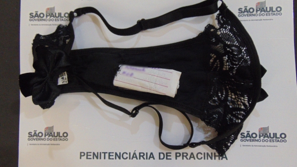 Mulher tenta entrar na Penitenciária de Pracinha levando anotação de facção criminosa na calcinha