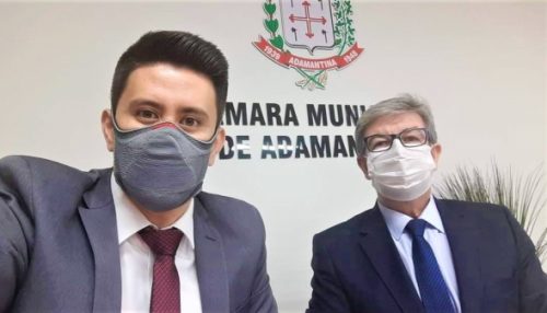 Vereadores apresentam projeto de lei que cria bolsa municipal voltada ao curso de medicina