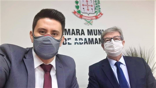 Vereadores apresentam projeto de lei que cria bolsa municipal voltada ao curso de medicina