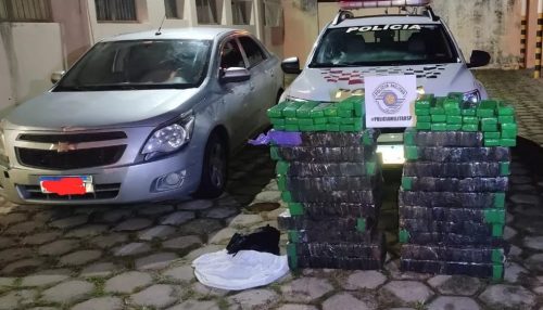 Homem foge após abandonar veículo com 250 quilos de maconha em Pirapozinho