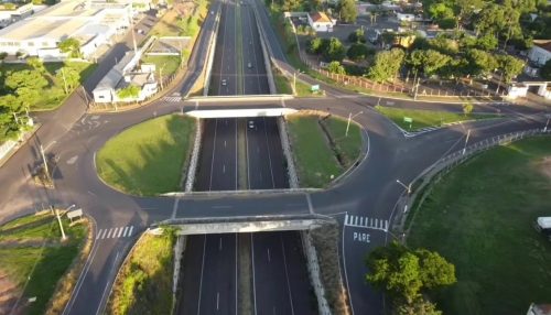 Policiais impedem que mulher tire a própria vida pulando de pontilhão