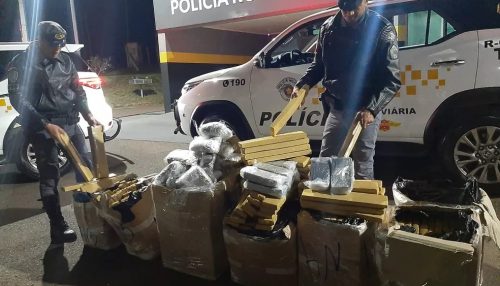 Motorista de carreta é flagrado com quase 390 quilos de drogas em Presidente Venceslau