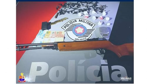 Polícia Militar apreende arma de fogo, munições e porções de cocaína durante operação