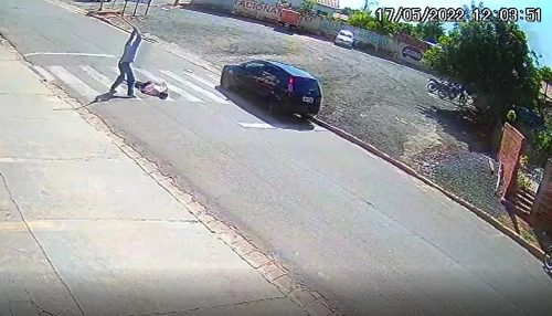 Defesa alega que suspeito de matar homem a pauladas na cabeça agiu para defender a família de agressões