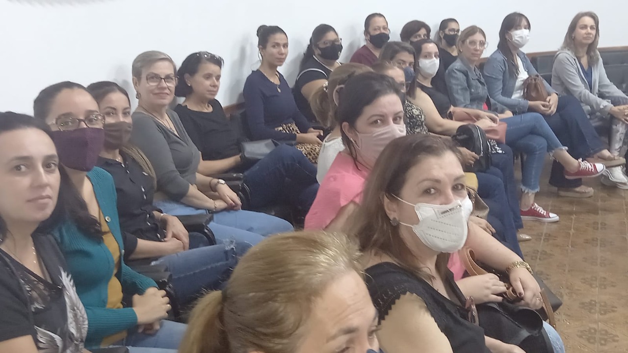 Professores se mobilizam para tentar impedir que a Prefeitura  e a Câmara Municipal de Adamantina retirem seus direitos