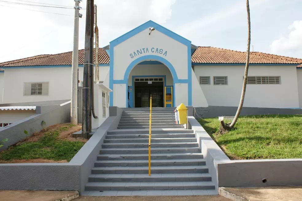 Idoso é ferido na face, cabeça e pescoço durante ataque de cão da raça rottweiler