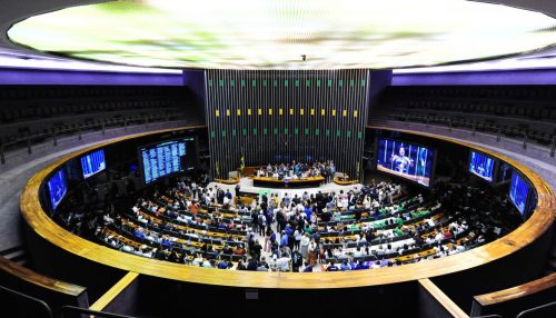 Câmara aprova piso salarial para enfermeiros