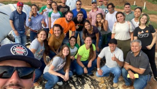 Alunos de Medicina Veterinária fazem visita  técnica ao setor de pecuária da Camda