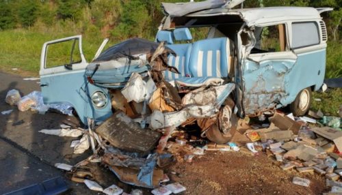 Colisão frontal entre veículos mata dois homens em Presidente Venceslau