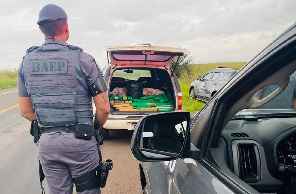 Casal acaba preso após ser flagrado com mais de 150 kg de maconha na Rodovia Assis Chateaubriand em Pirapozinho