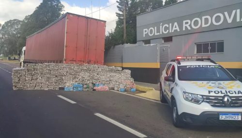 Polícia Rodoviária apreende grande quantidade de maconha escondida em meio a carga de móveis
